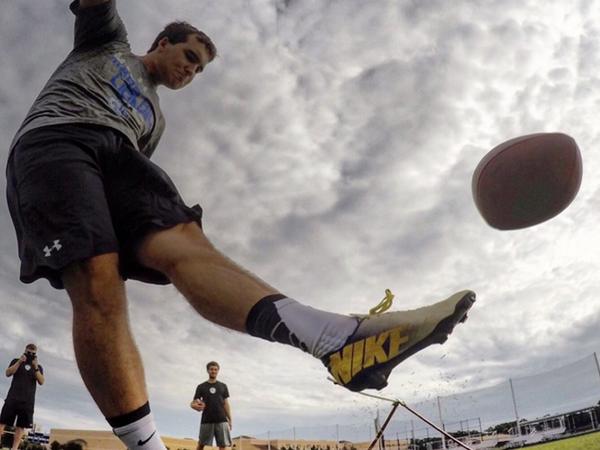 Dylan Barnas, ball off the boot